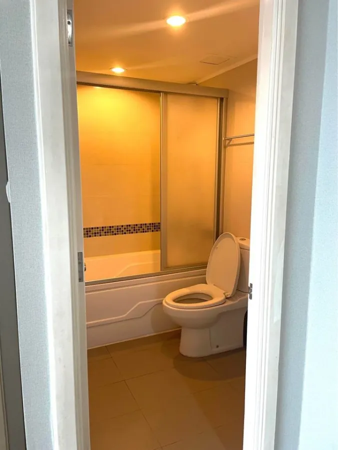 For sale rent Lumpini Park Riverside Condo Rama 3, empty room, 34th floor, Chao Phraya River view, come to reserve.