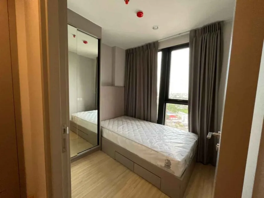 For rent, The Privacy Thaphra Interchange, 22nd floor, top floor, beautiful view, the most private corner room. Miss it and you will regret it.