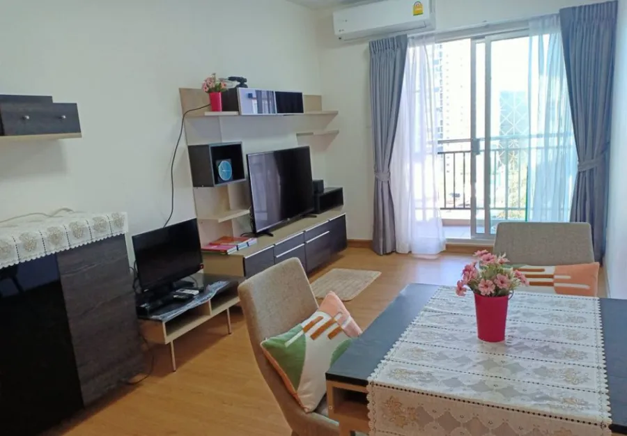 Sale/Rent Supalai City Resort Chaengwatthana. Swimming pool view, great price, ready to move in. Just bring your bags.