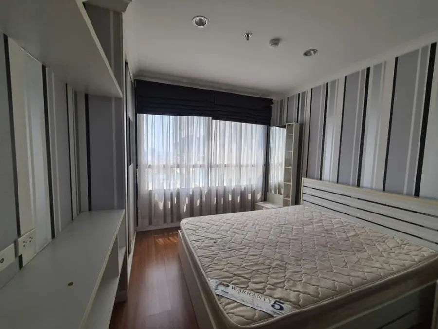 Sell and rent lumpini suite Pinklao nice decoration room Install wallpaper in the whole room. Affordable price. Don't miss it.