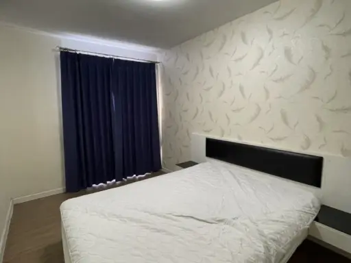 For sale: Icondo Sukhumvit 105, decorated with awesome wallpaper, great city view, fully furnished, just bring your bags and move in.