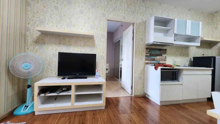 Selling A Space Asoke-Ratchada condo. Spacious and comfortable, fully furnished with appliances. Just bring your suitcase!
