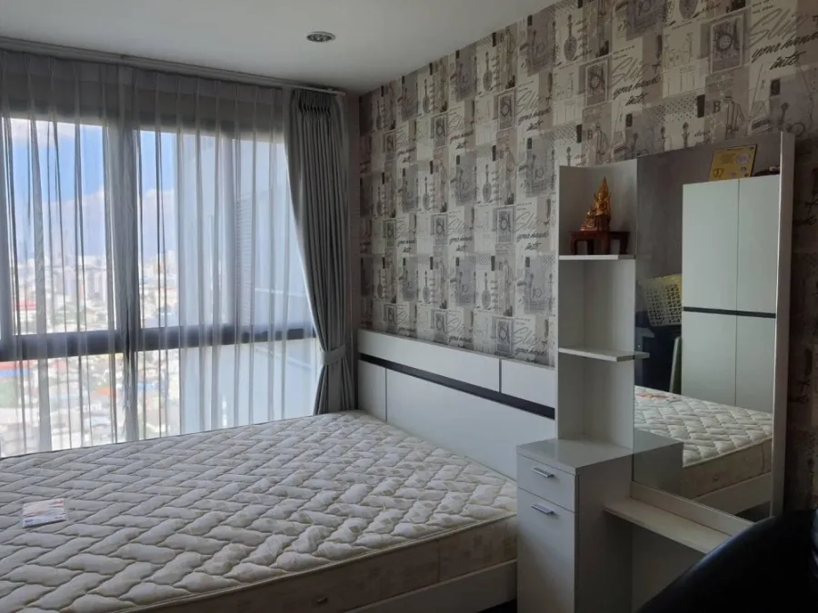 For rent Ideo Mobi Charan Interchange ห้องติดวอลเปเปอร์อย่างดี ราคาไม่แรง คุณต้องรีบย้าย