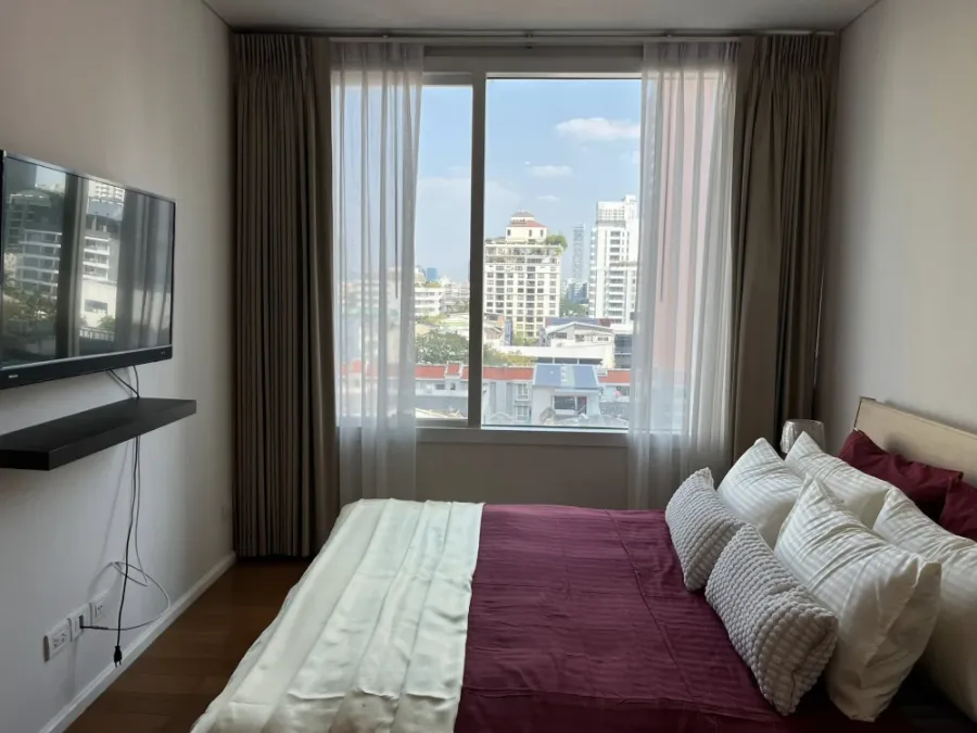 For rent: Wind Sukhumvit 23. Spacious and comfortable room with complete amenities. Book now, don't miss out!+++