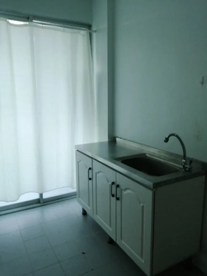 Condo for sale, The Cash Rama 3-Samrong, white room, comfortable to the eyes, glass partitions separate the space, full of furniture, reserve now!