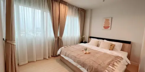ให้เช่า คอนโด เมโทร สกาย วุฒากาศ เตียงน่านอน โซฟาน่านั่ง วิวสระว่ายน้ำ หิ้วกระเป๋าเข้าอยู่ได้เลย