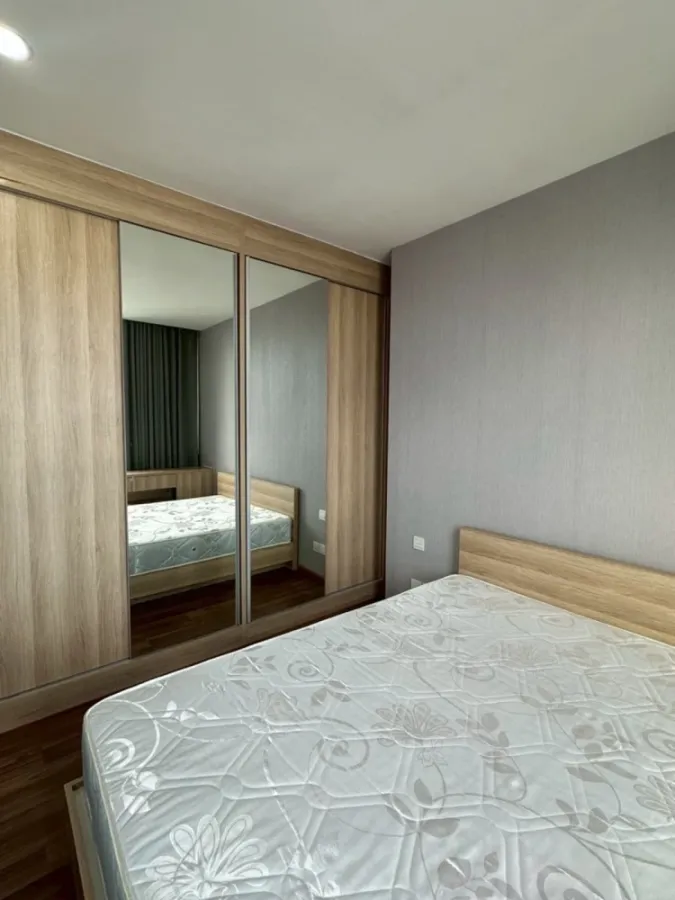 For rent: Noble Revolve Ratchada 2, 32nd floor, fully furnished unit, very livable. Book now, don't miss out!