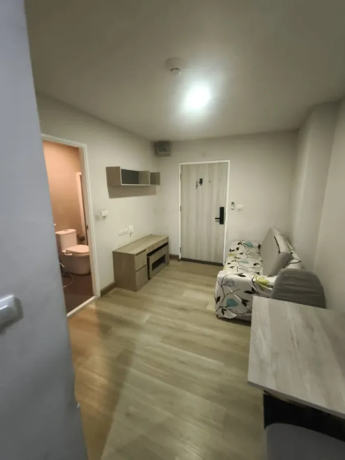 For rent: The Indeed Condo Amata, 1 bedroom, 1 bathroom, fully furnished, ready to move in.