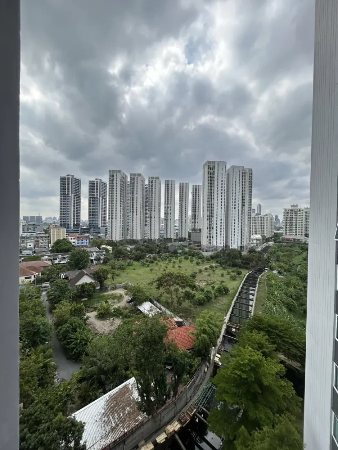Selling a unit at Chapter One Eco Ratchada-Huai Khwang, 9th floor. Comes fully furnished with all amenities. Book now!