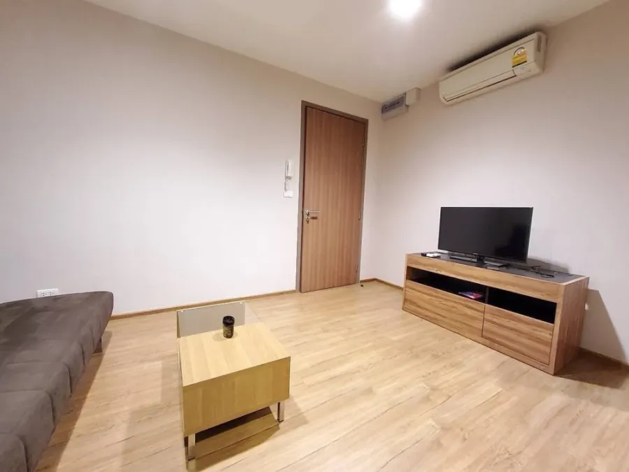 For rent: FUSE CHAN SATHORN, 15th floor, partially decorated, complete with electrical appliances, just bring your bags and move in.