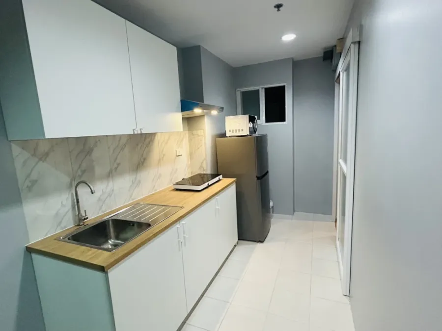 For rent: Life @ Ratchada-Huaikwang. Spacious room with plenty of usable space. Fully furnished. Just bring your suitcase and move in!