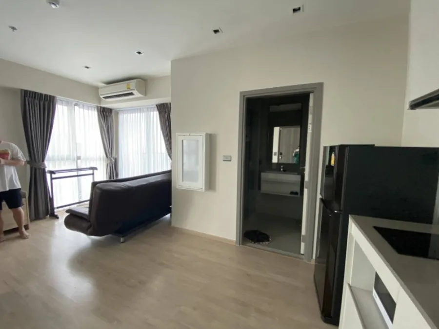 For rent, Whizdom Station Ratchada-Thapra, 31st floor, spacious room, comfortable, fully furnished, book now.