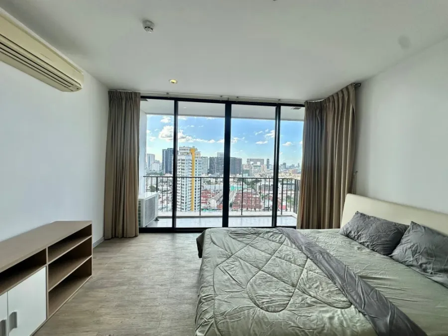 High-Floor Corner Unit for Rent - 25th Floor, North-Facing (Cool All Day) Near MRT Ladprao | ✨ The Issara Ladprao