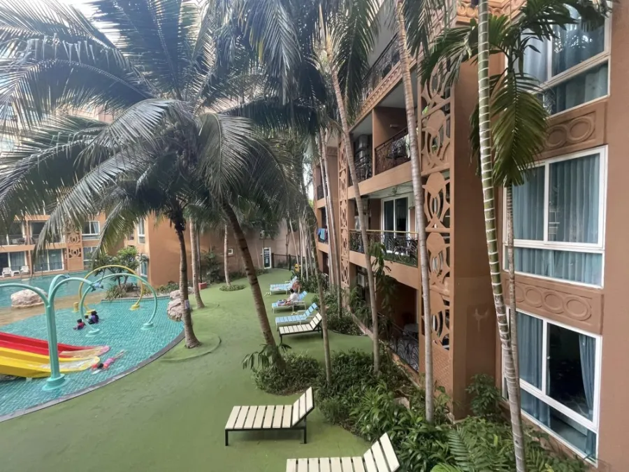 For rent: Atlantis Condo Resort Pattaya (Jomtien), 2 large bedrooms, swimming pool view, very chill, must be arranged.