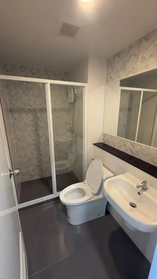 For rent: Regent Home Bangna. Hotel-style rooms, quiet and comfortable. Beautiful, cozy, minimalist design with high-quality furniture. Book now!