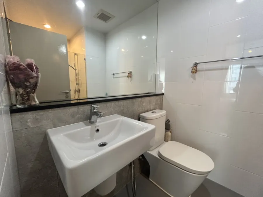 Selling The Gallery Bearing, 8th floor. Open view, good ventilation, fully furnished, ready to move in. Book now!