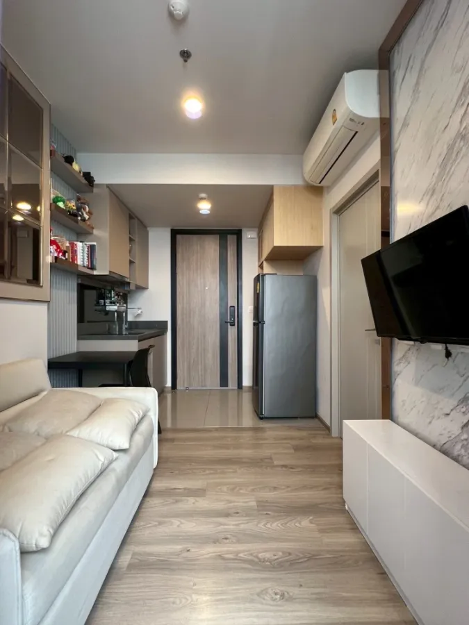 For rent OKA HAUS Sukhumvit 36, 47th floor, very high, with a beautiful city view and river view, beautifully decorated with excellent built-ins, don'