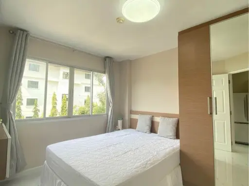 For rent: Lumpini Town Bodindecha-Ramkhamhaeng, 4th floor, extremely comfortable bed. Comes with a low price, don't miss it.