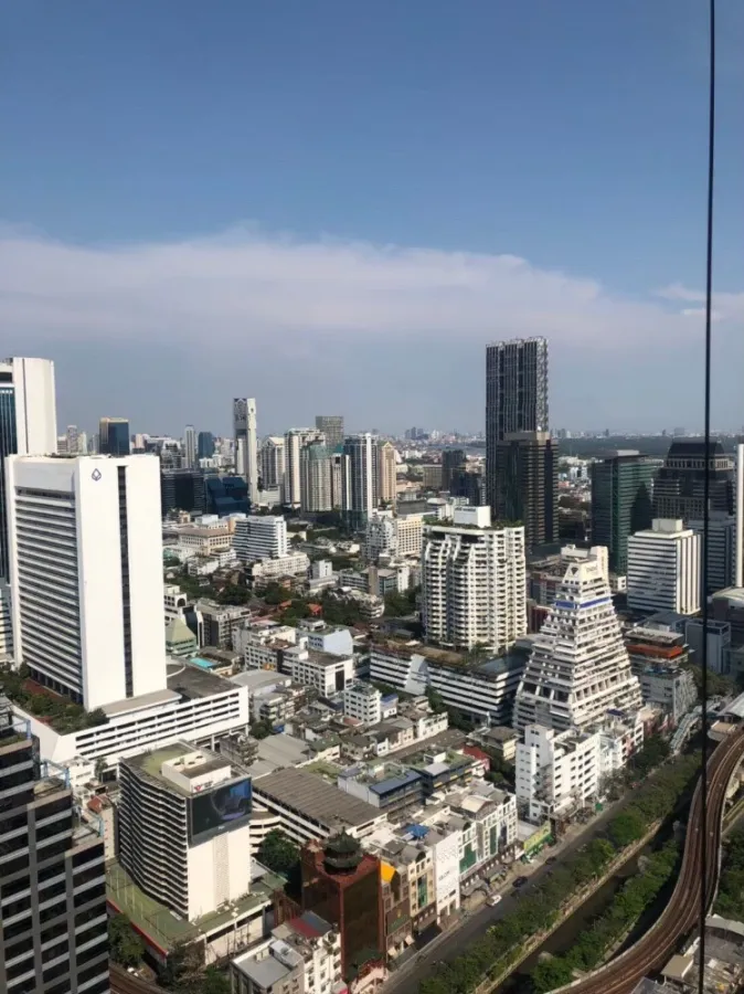 For rent!! Ashton Silom Condo, high floor, view of Lumpini Park and Chao Phraya River. Ready to move in, don't miss it!!