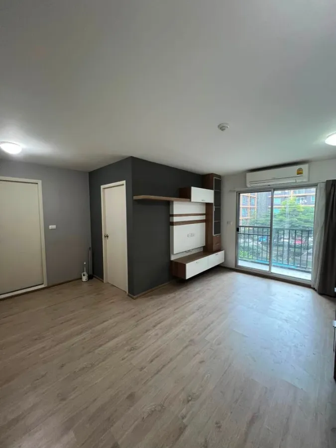 Selling a U Campus Rangsit-Muang Ek condo unit. The room is in excellent condition, spacious at 39 sq.m., easy to decorate, and doesn't feel cramped.