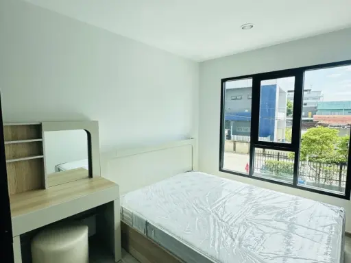 For rent: Rye Sukhumvit 101/1, a nice room, comes with complete furniture and amenities. Book now.