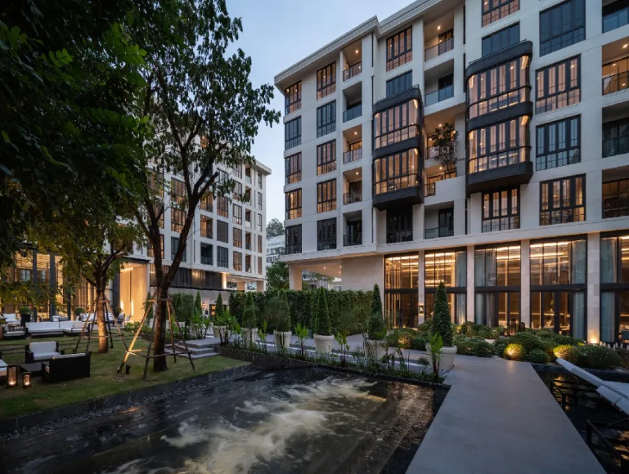 For rent: The Reserve Sukhumvit 61, corner room, modern style, fully furnished, just carry your bags and move in immediately. Book now.