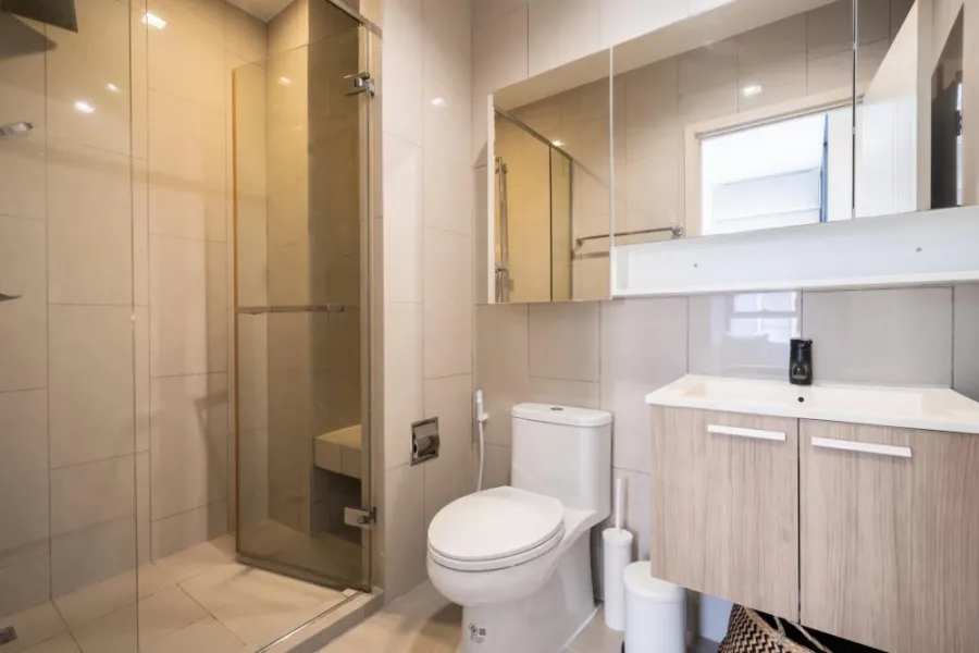 For rent Hasu House, corner room, fully furnished, don't wait.