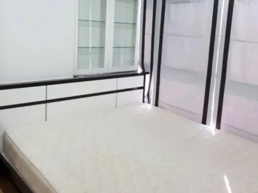 For rent, The Parkland Ngamwongwan, Khae Rai, corner room, 2 bedrooms, fully furnished, great view, ready to move in. Book now. If you are slow, you will miss it.