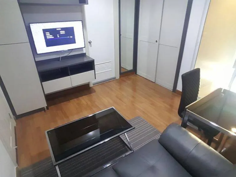 For rent, Regent Home 25 Tiwanon, Building A, 8th floor, top floor, built-in furniture. Appliances ready, hurry up to reserve