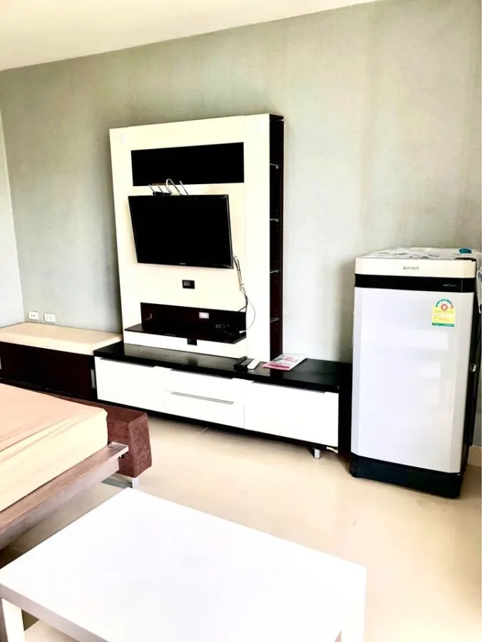 ให้เช่า i house Rama 9 ห้องแต่งวอลเปเปอร์อย่างดี หิ้วกระเป๋าใบเดียวเข้าอยู่ได้เลย
