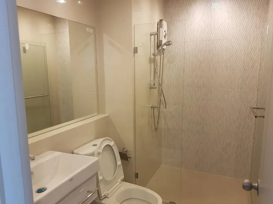 For rent Life Sukhumvit 48, this room is very beautiful. The interior uses premium grade furniture, the view is not blocked, very pleasant, book now.