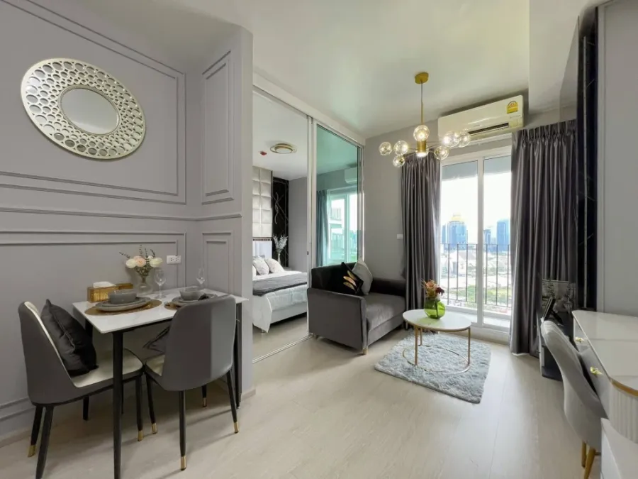 For rent: Chapter One Eco Ratchada-Huai Khwang, beautifully decorated room, good built-in furniture. Just carry your bag and move in.