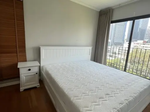 For rent, Let Dwell Sukhumvit 26, 8th floor, corner room, fully furnished. Just carry your bags and move in. Reserve now.