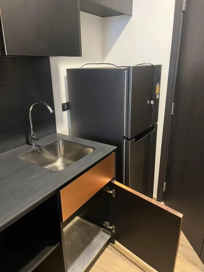 For rent, Edge Central - Pattaya (Central Pattaya), 21st floor, beautiful view, open, comfortable to the eyes, the room is decorated very stylishly, u