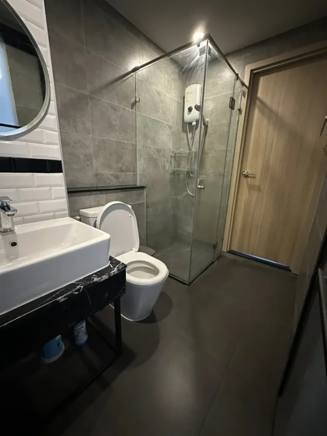 For sale: Brix Condominium, 17th floor, Chao Phraya River view, fully furnished, just bring your bags and move in.