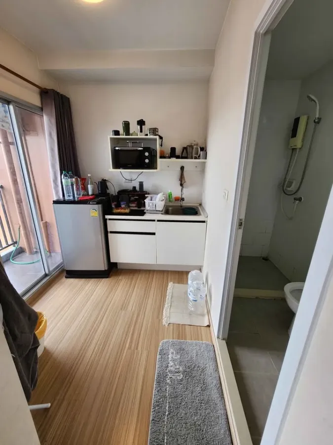 For rent: Plum Condo Bang Yai Station, 8th floor, top floor, next to the fire exit, quiet, no noise from neighboring rooms or rooms above. Reserve now