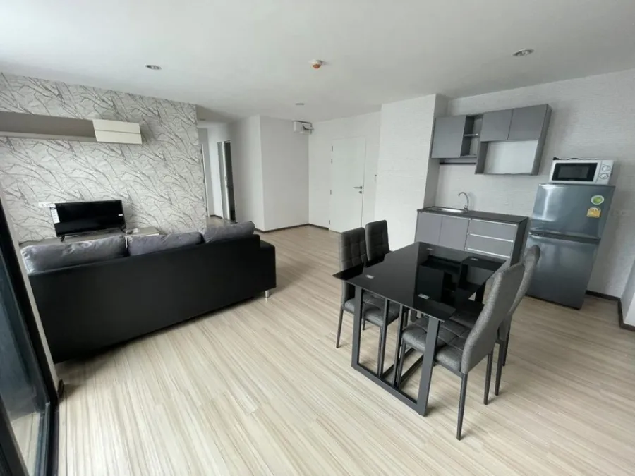 Sell / rent Fresh Condo, 2 bedrooms, 2 bathrooms, very spacious room, super big sofa Fully furnished. Don't miss it. Book now.