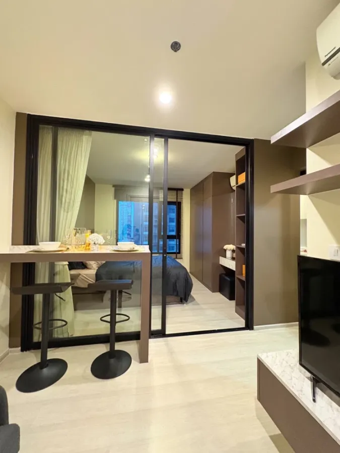 Condo for rent Life Asoke, pool view, good location, furniture, ready to move in, book now!!