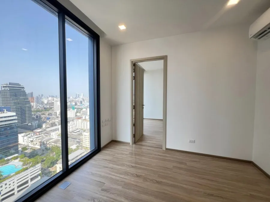 XT Phayathai for sale, high floor, stunning city view. The sun doesn't shine in the north. The room isn't hot. Interested in owning it? Book now.
