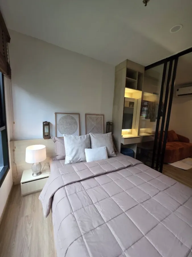 For rent: The Base Park West, beautifully decorated unit with complete amenities at an amazing price. Book yours today!