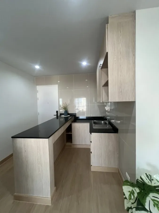 Happy Condo Ladprao 101 for rent. Beautifully decorated unit with complete furniture. Just bring your suitcase and move in!