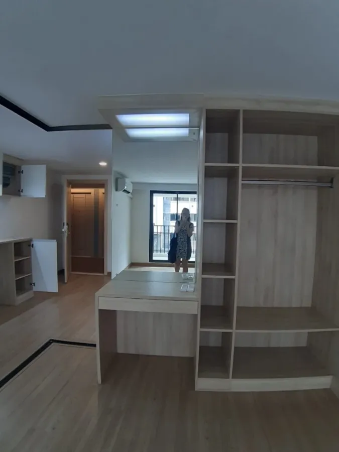 For rent: Level Condominium, spacious room, clean, good atmosphere, not crowded, private, convenient transportation, reserve now.