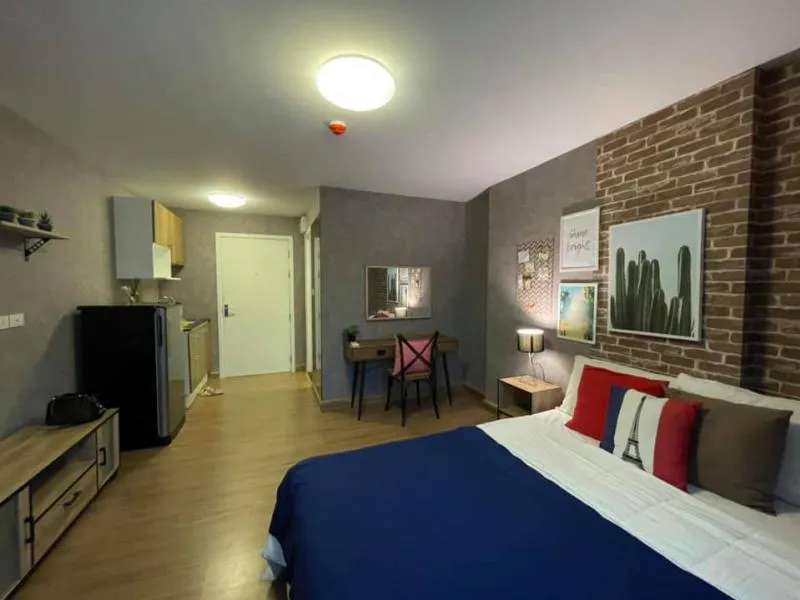 For rent plum condo paholyothin 89 rooms are very overpriced. Wall bang very fast, not booking is a big mistake.