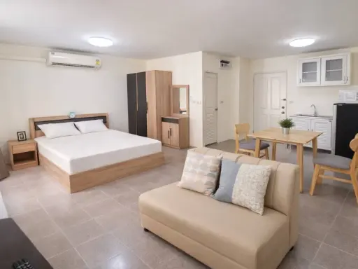 For rent: The Parkland Bangna. Beautiful, warm, minimalist-style room. Larger than typical rooms in the project. 4th floor, good ventilation, not hot.
