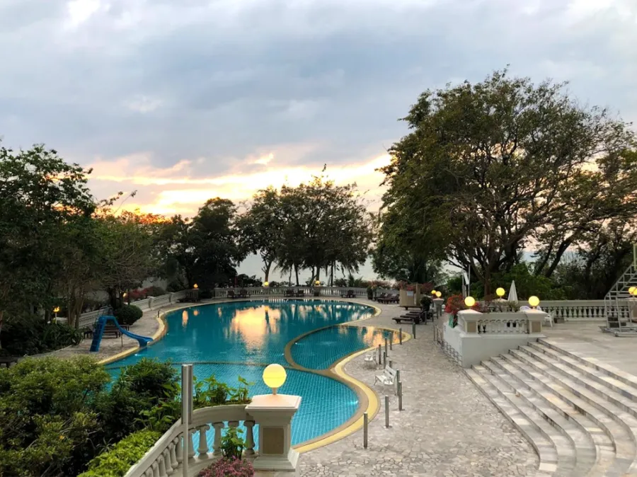 For rent, Park Beach (North Pattaya), 16th floor, great sea view, spacious room, plenty of usable space, don't miss it.