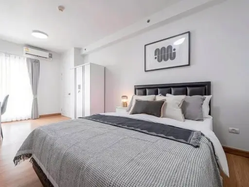 Selling Supalai Park Khaerai-Ngamwongwan, 12th floor. Separate bedroom and kitchen. Beautifully decorated and ready to move in immediately.