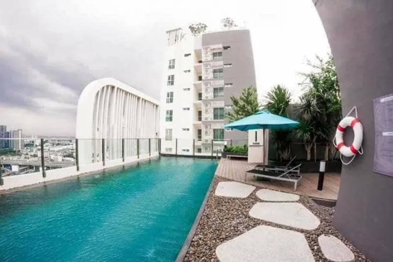 Condo for sale, Aspire Sukhumvit 48, large room, comfortable, wallpapered throughout the room. Hurry and become the owner.