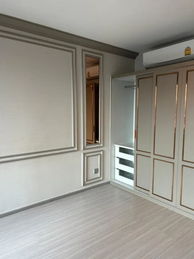 For sale, Life Ladprao, north, 12th floor, room decorated in LUXURY Buit-In style, super popular, can't miss it, book now.