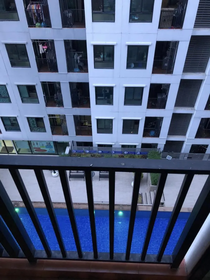 For rent: Regent Home 15 Chaengwattana, studio room, 8th floor, pool view. Hurry and reserve it before you miss this room.