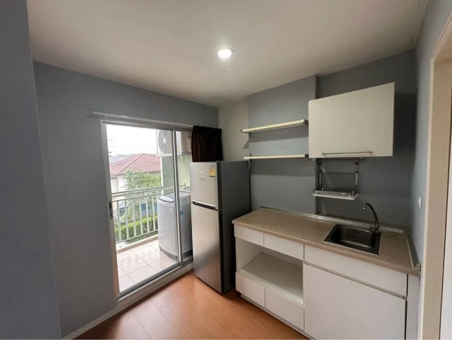 For sale: Lumpini Condo Town Ramintra-Lad Phrao, divided into separate rooms, fully furnished, don't miss out!